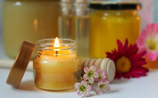 Đốt nến thơm không chỉ ngăn muỗi mà còn ngăn được nhiều loại côn trùng