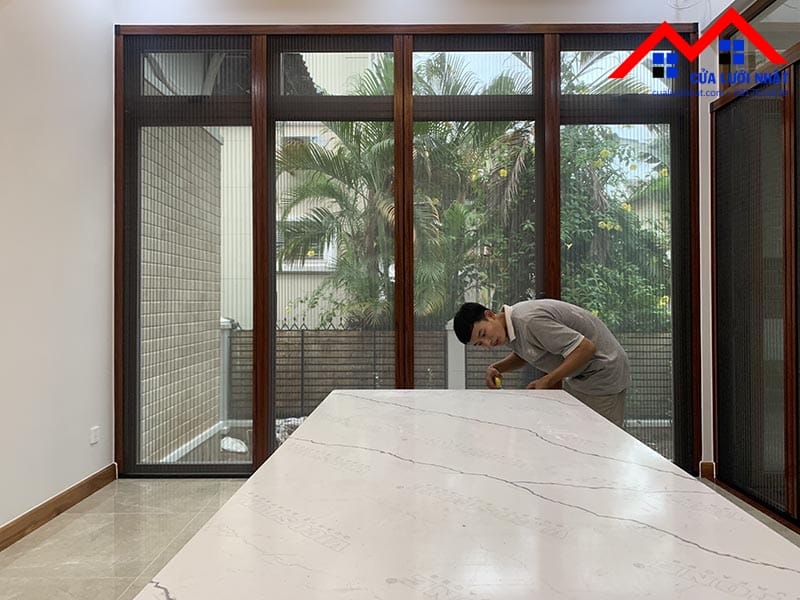 Cửa lưới chống muỗi xếp cho biệt thự Thảo Điền Quận 2