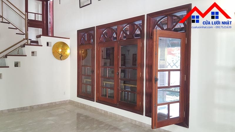 cửa lưới chống muỗi cho cửa gỗ biệt thự Thảo Điền Quận 2