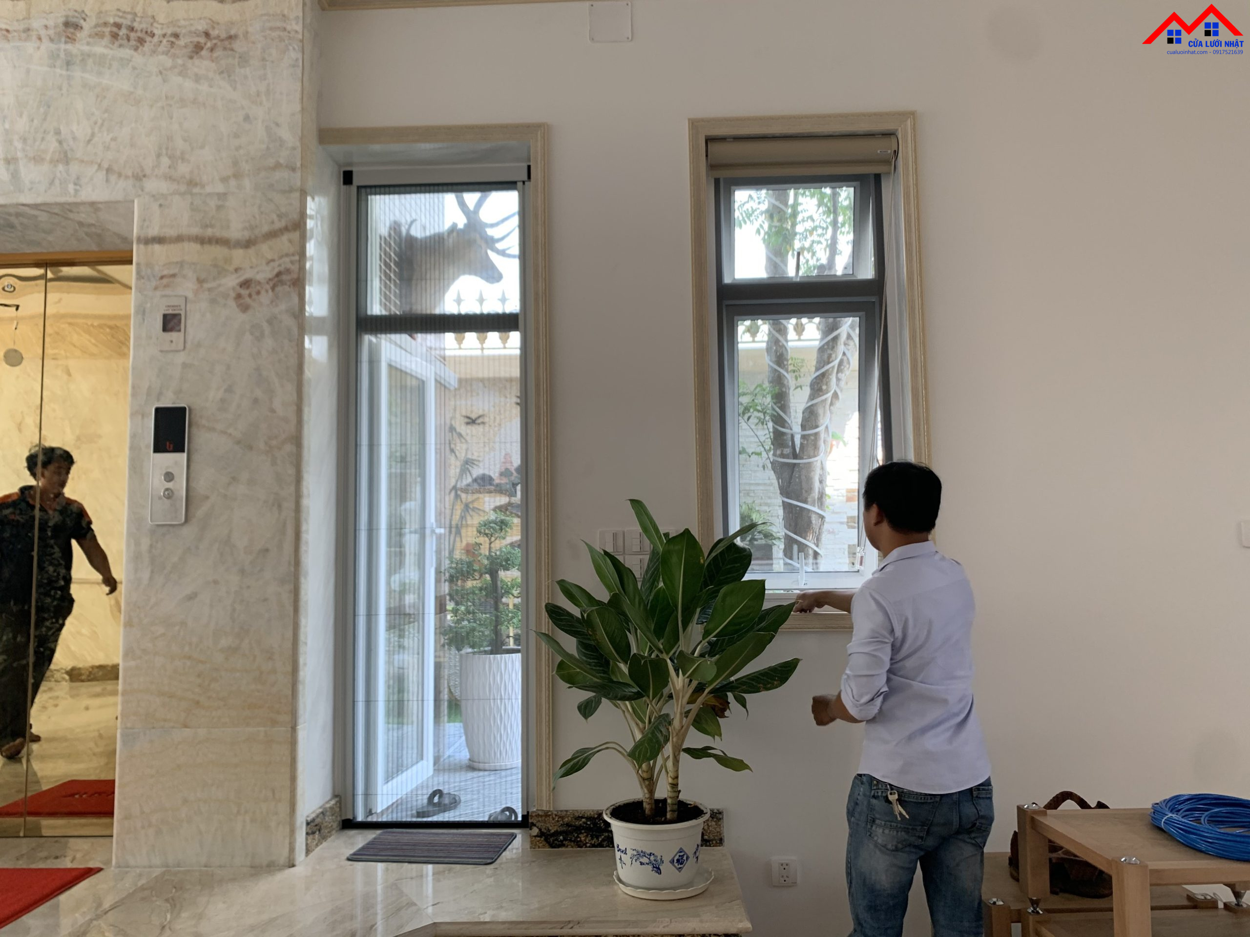 Tổng Quan Về Cửa Lưới Chống Muỗi Tự Cuốn