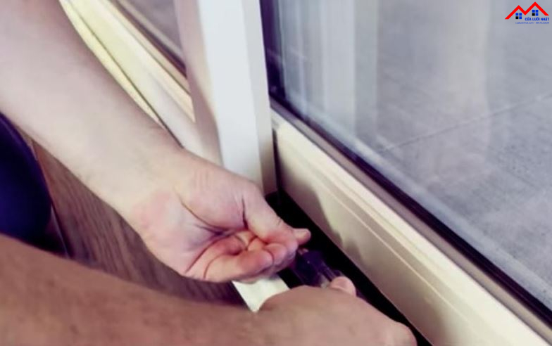 Cửa lưới tự cuốn bị kẹt